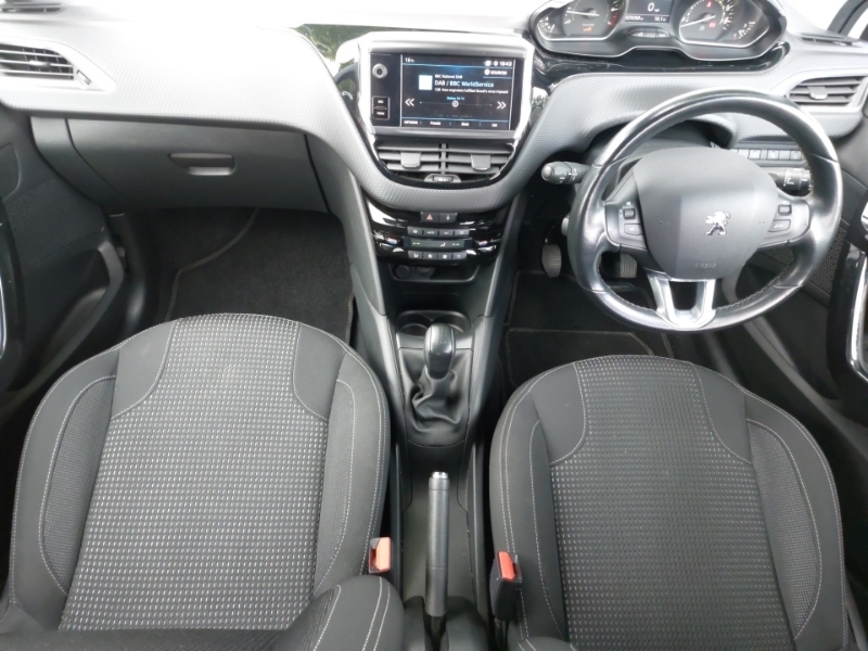 Peugeot 208 1.2 Puretech 82 Tech Edition Start Stop White #3