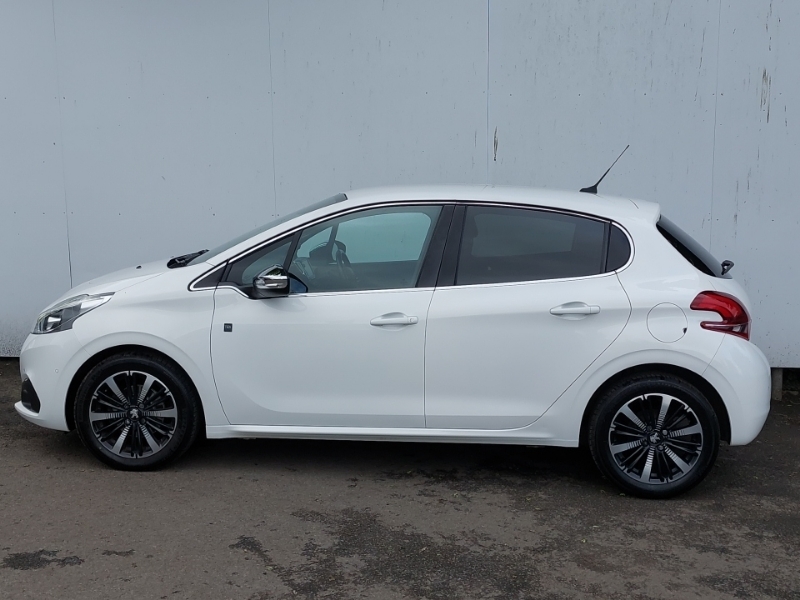 Peugeot 208 1.2 Puretech 82 Tech Edition Start Stop White #4