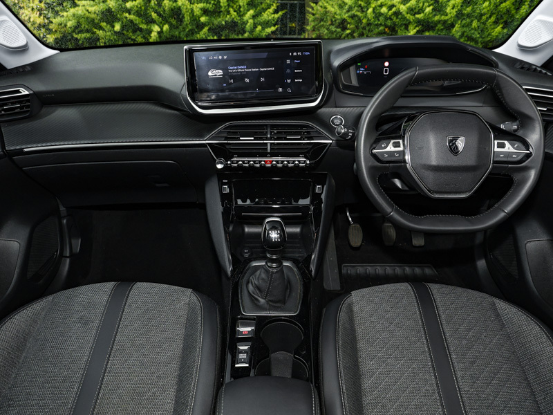 Peugeot 208 1.2 Puretech 100 Allure Black #3