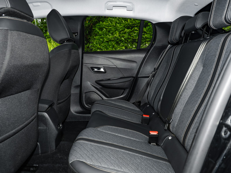 Peugeot 208 1.2 Puretech 100 Allure Black #6