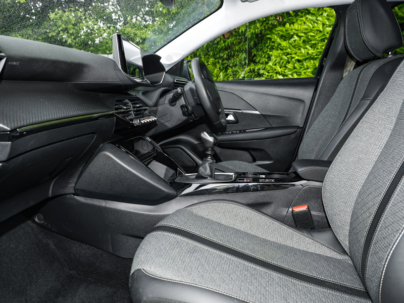 Peugeot 208 1.2 Puretech 100 Allure Black #5