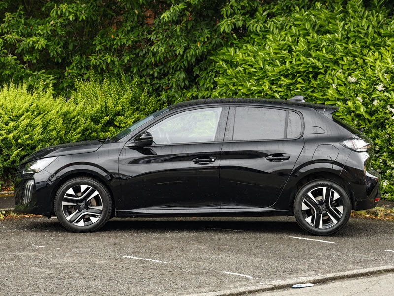 Peugeot 208 1.2 Puretech 100 Allure Black #4