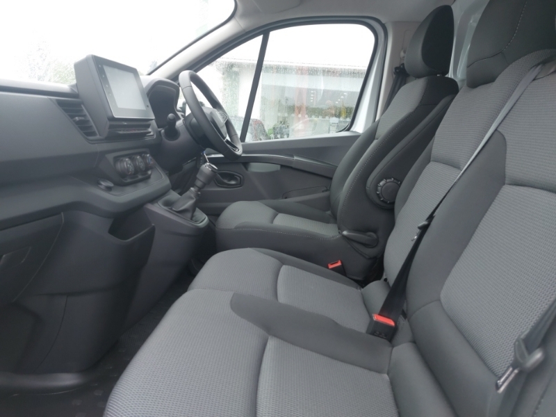 Renault Trafic Ll30 Blue Dci 130 Advance Safety Van White #5