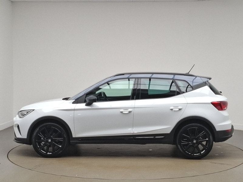 Seat Arona 1.0 Tsi 115 Fr Black Edition Dsg White #4