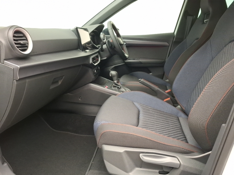 Seat Arona 1.0 Tsi 115 Fr Black Edition Dsg White #5