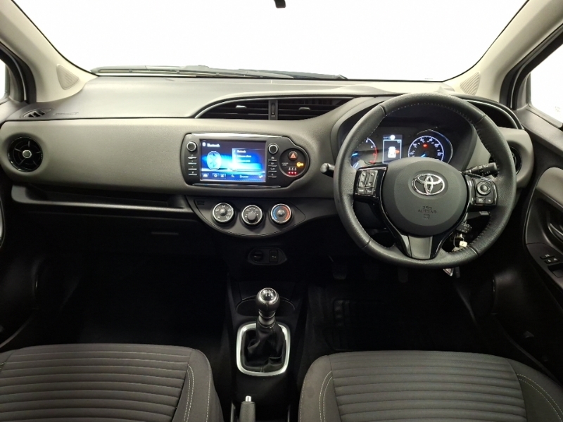 Toyota Yaris 1.5 Vvt-i Icon Tech White #3