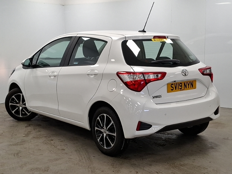 Toyota Yaris 1.5 Vvt-i Icon Tech White #2