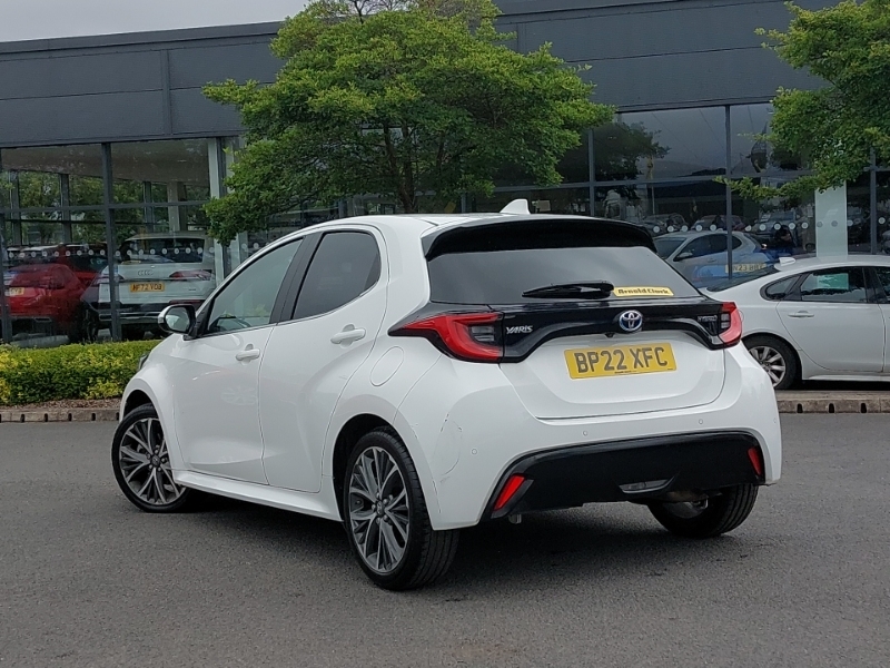 Toyota Yaris 1.5 Hybrid Excel Cvt White #2