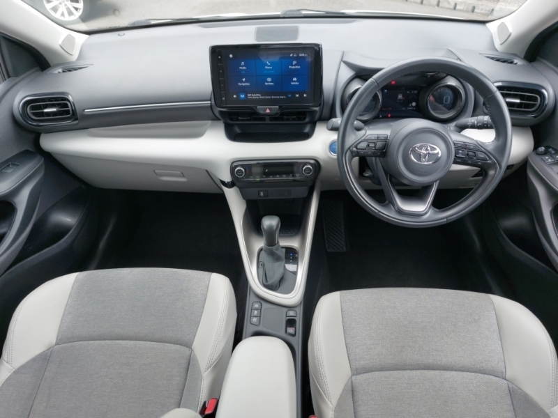 Toyota Yaris 1.5 Hybrid Excel Cvt White #3
