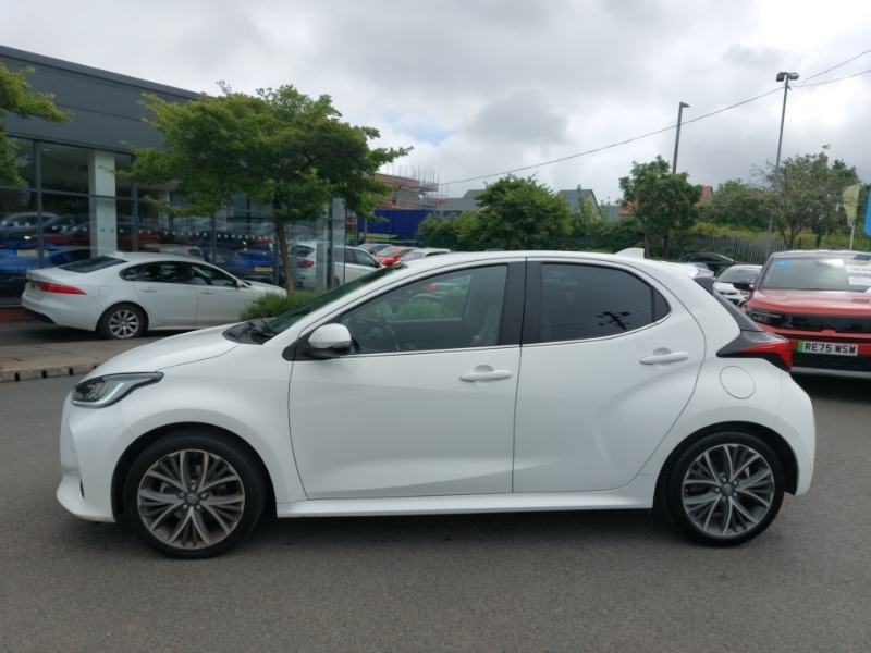 Toyota Yaris 1.5 Hybrid Excel Cvt White #4