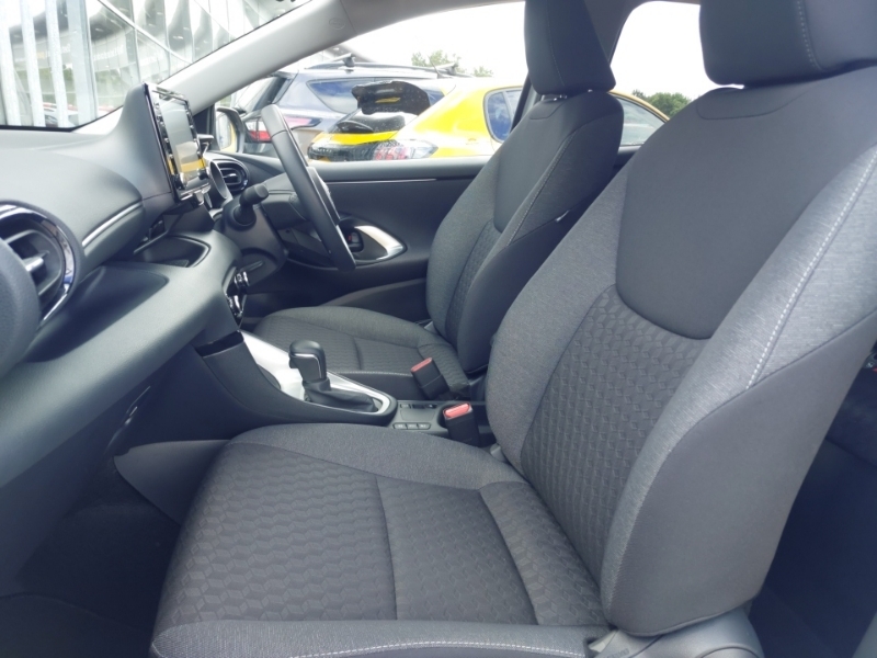 Toyota Yaris 1.5 Hybrid Design Cvt White #5