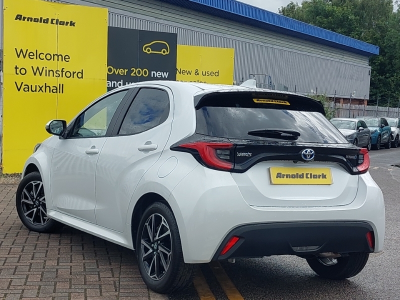 Toyota Yaris 1.5 Hybrid Design Cvt White #2