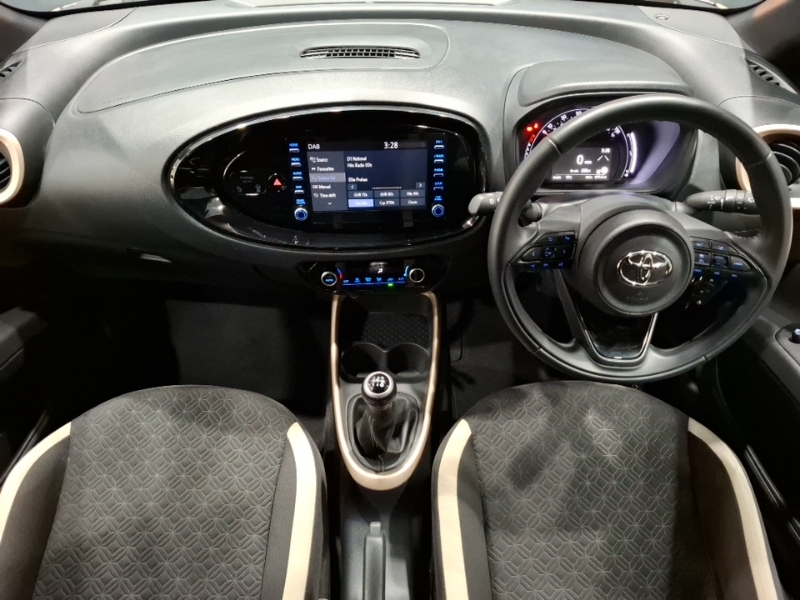 Toyota Aygo X 1.0 Vvt-i Edge Beige #3