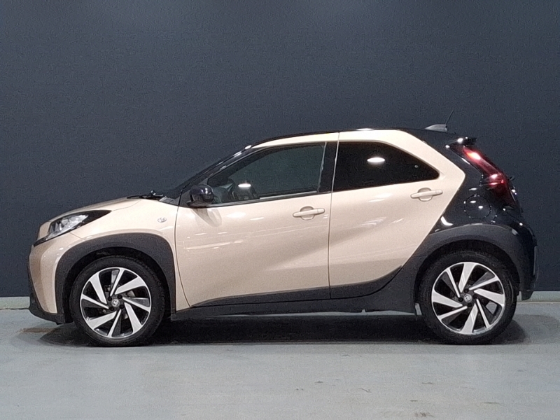 Toyota Aygo X 1.0 Vvt-i Edge Beige #4