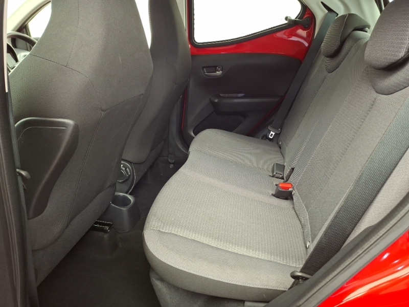 Toyota Aygo 1.0 Vvt-i X-play Tss X-shift Red #6