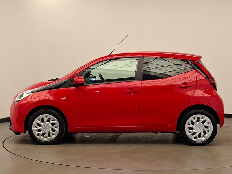 Toyota Aygo 1.0 Vvt-i X-play Tss X-shift Red #4