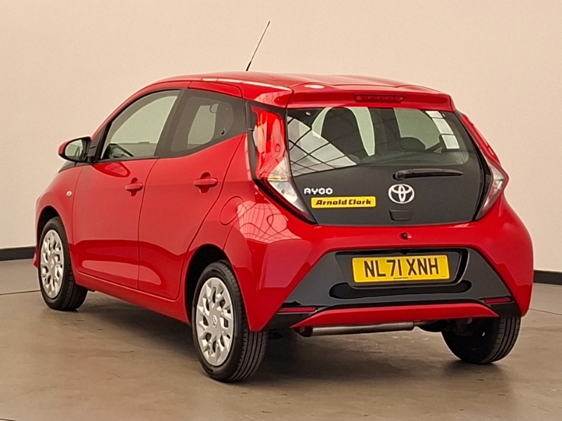Toyota Aygo 1.0 Vvt-i X-play Tss X-shift Red #2