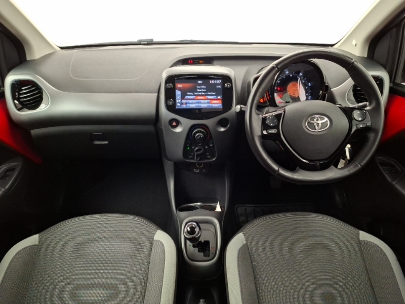 Toyota Aygo 1.0 Vvt-i X-play Tss X-shift Red #3