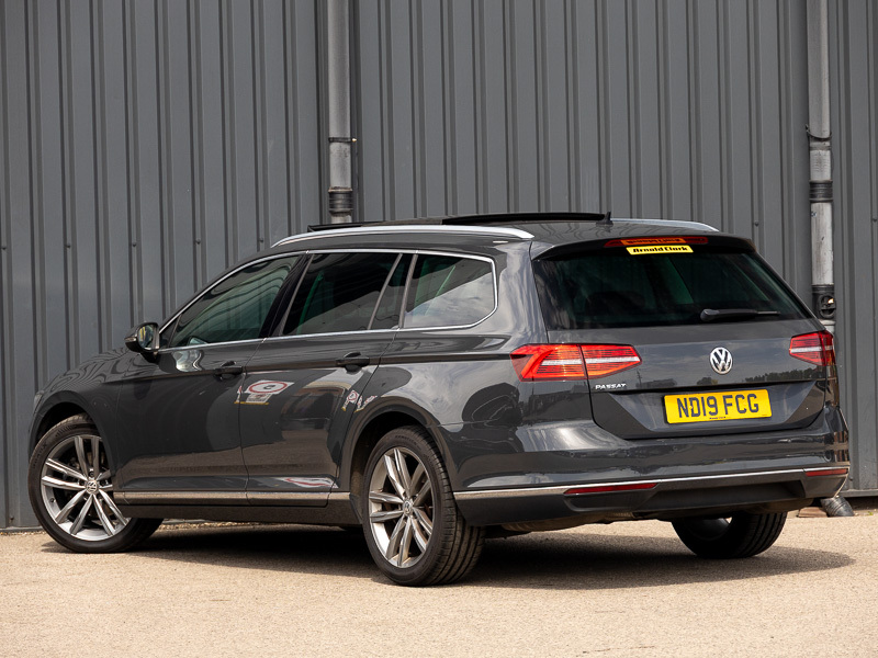 Volkswagen Passat 1.5 Tsi Evo 150 Gt Panoramic Roof ND19FCG Grey #2