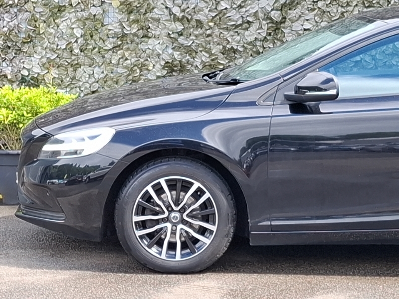 Volvo V40 Hatchback White #19