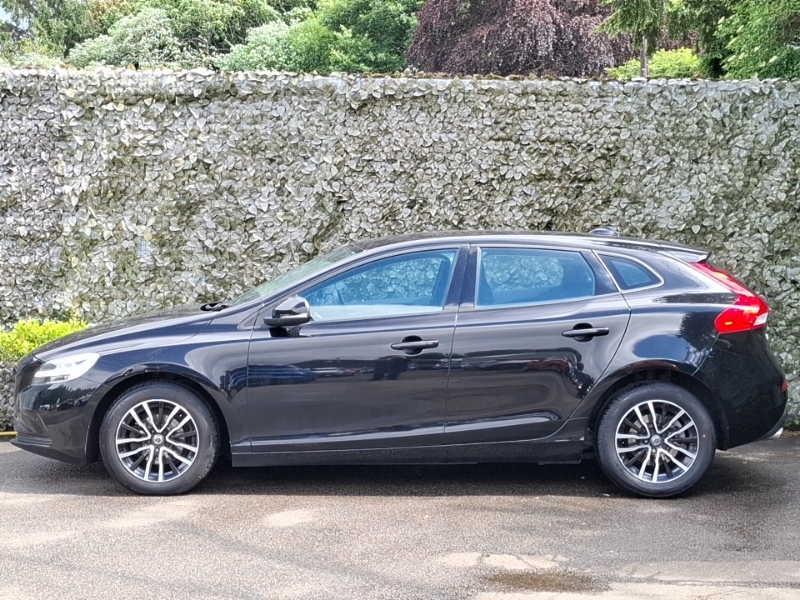 Volvo V40 D2 122 Momentum Edition Black #4