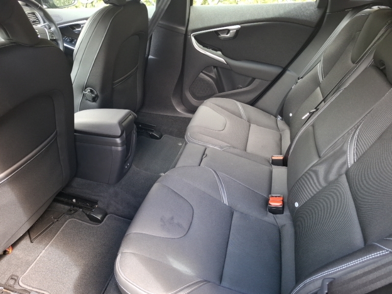 Volvo V40 D2 122 Momentum Edition Black #6