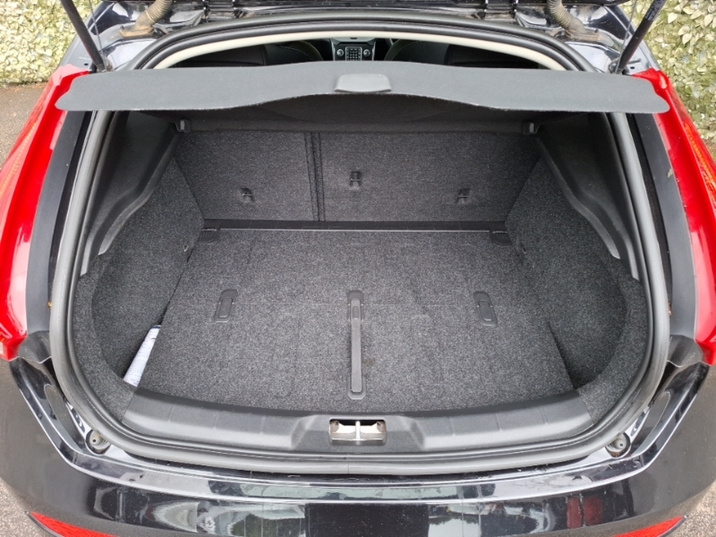 Volvo V40 Hatchback White #18
