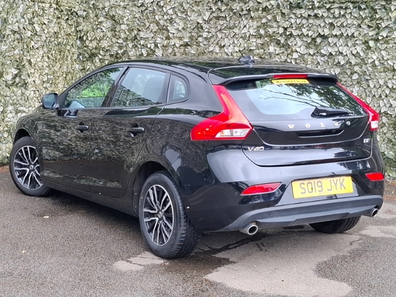 Volvo V40 D2 122 Momentum Edition Black #2