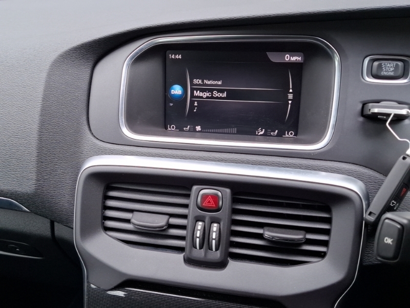 Volvo V40 Hatchback White #11
