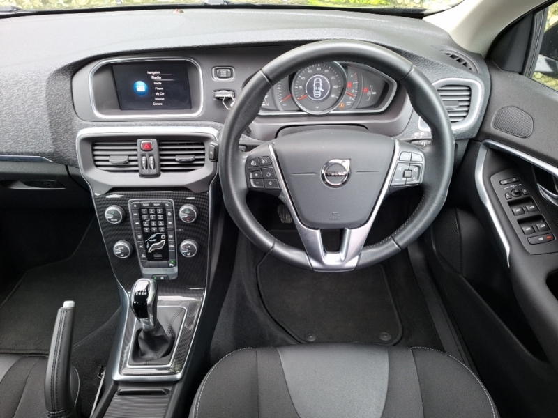 Volvo V40 Hatchback White #8