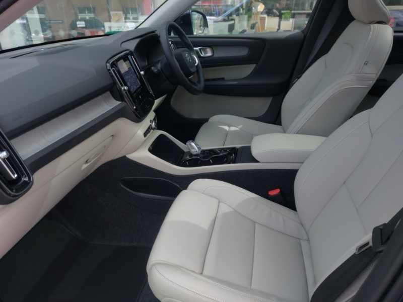 Volvo XC40 2.0 B4p Ultra Dark Green #5