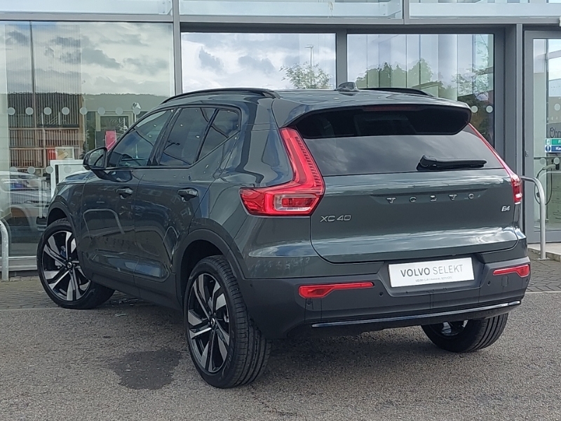 Volvo XC40 2.0 B4p Ultra Dark Green #2