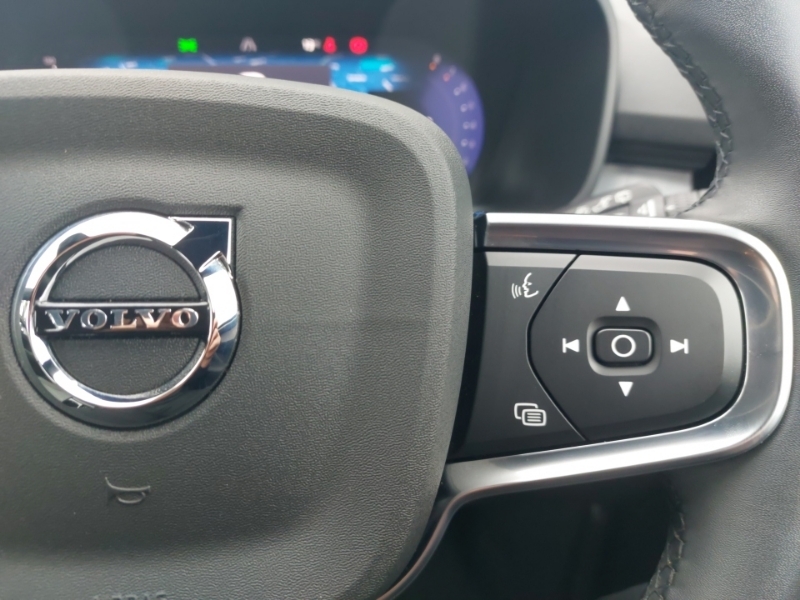 Volvo XC40 Ultimate Blue #13