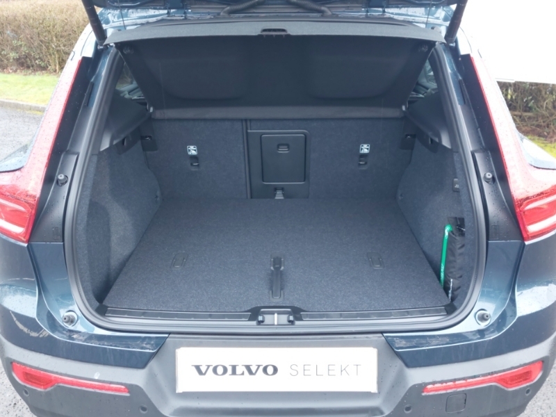 Volvo XC40 Plus Red #8