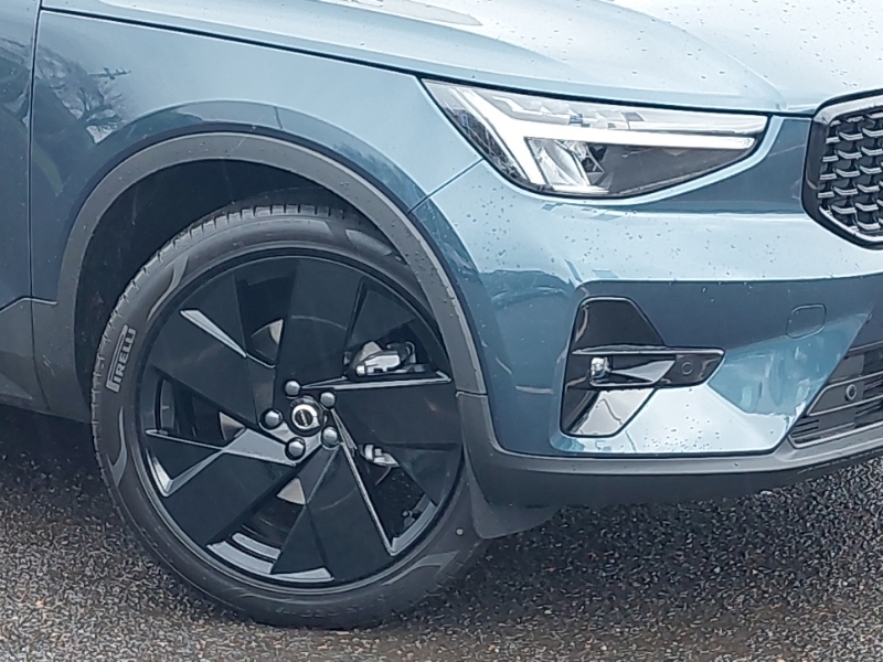 Volvo XC40 Plus Red #9