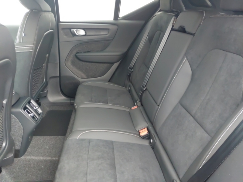 Volvo XC40 2.0 B3p Plus Black Edition Blue #6