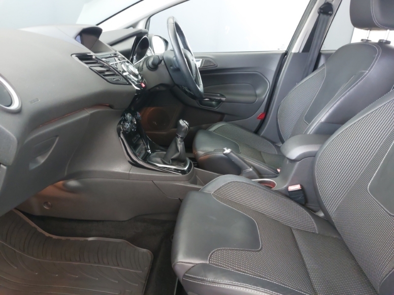 Ford Fiesta 1.5 Tdci Titanium X SA17EPN Black #5