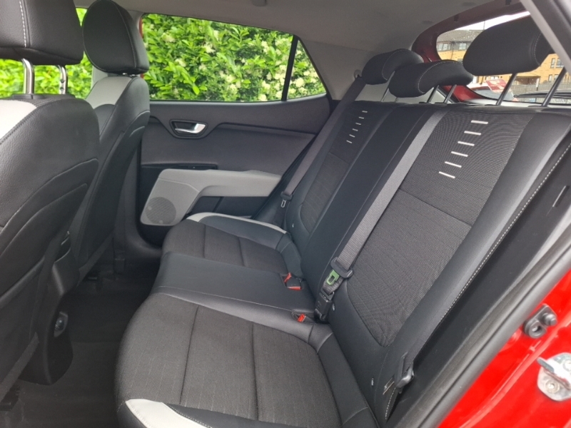 Kia Stonic 1.6 Crdi 3 Red #6