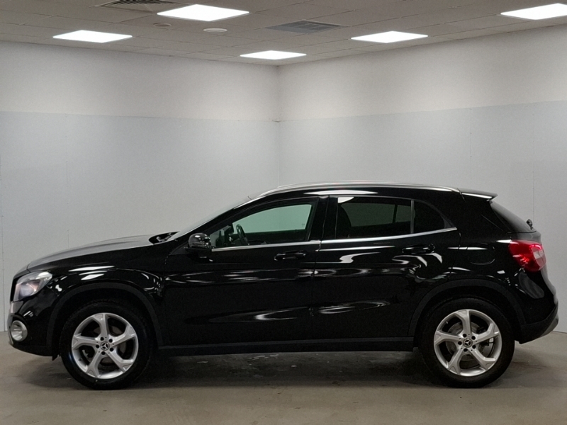 Mercedes-Benz GLA Class Gla 200 Sport Executive Black #4