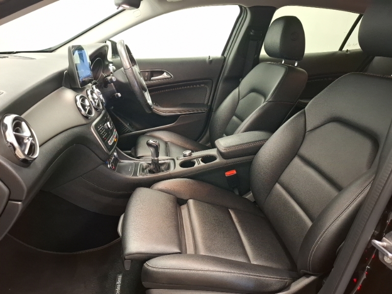 Mercedes-Benz GLA Class Gla 200 Sport Executive Black #5