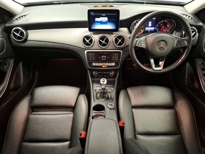 Mercedes-Benz GLA Class Gla 200 Sport Executive Black #3