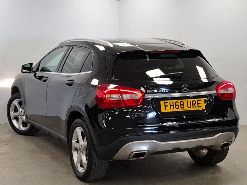 Mercedes-Benz GLA Class Gla 200 Sport Executive Black #2