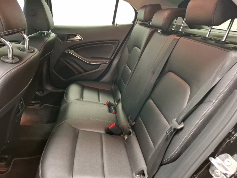 Mercedes-Benz GLA Class Gla 200 Sport Executive Black #6