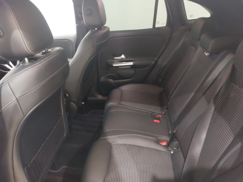 Mercedes-Benz GLA Class Gla 200D Sport SX21CYF Black #6
