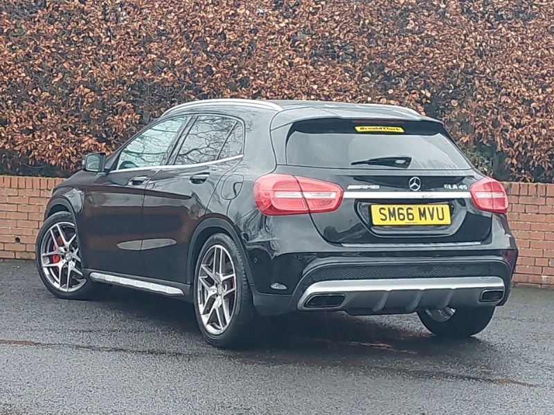 Mercedes-Benz GLA Class Gla 45 381 4Matic Premium Black #2