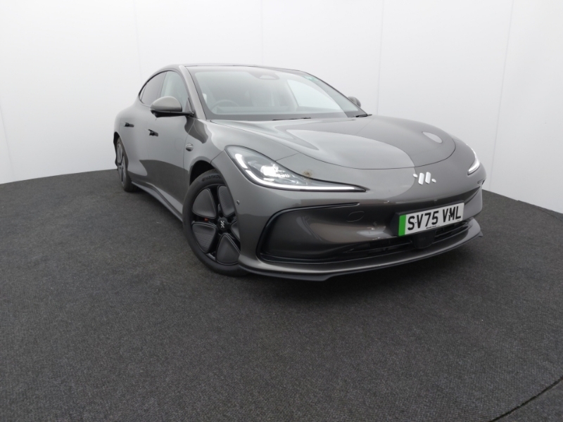 MG IM5 300Kw Long Range 100Kwh Silver
