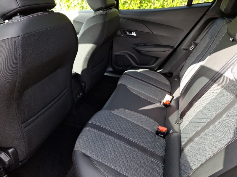 Peugeot 2008 1.2 Puretech 130 Allure Black #6