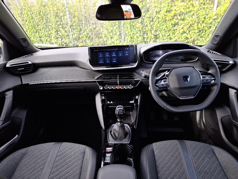 Peugeot 2008 1.2 Puretech 130 Allure Black #3