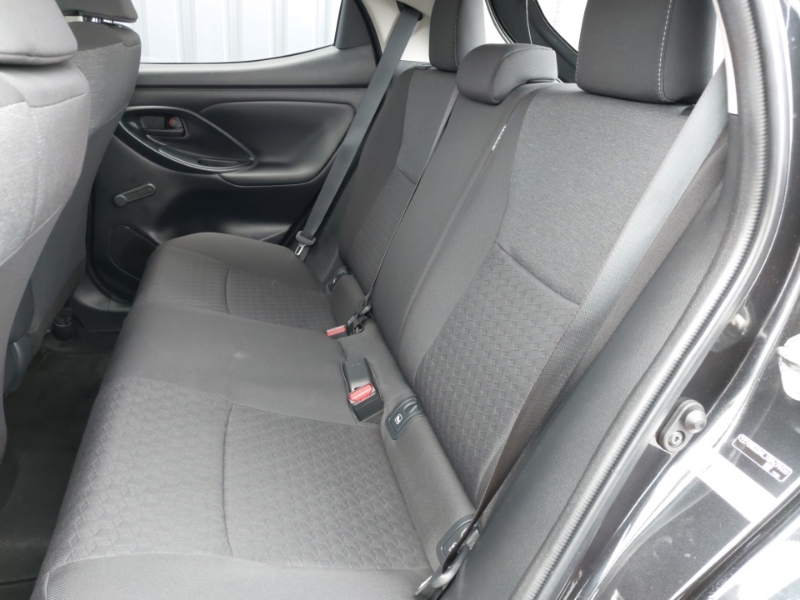 Toyota Yaris 1.5 Hybrid Icon Cvt GV72PYX Black #6