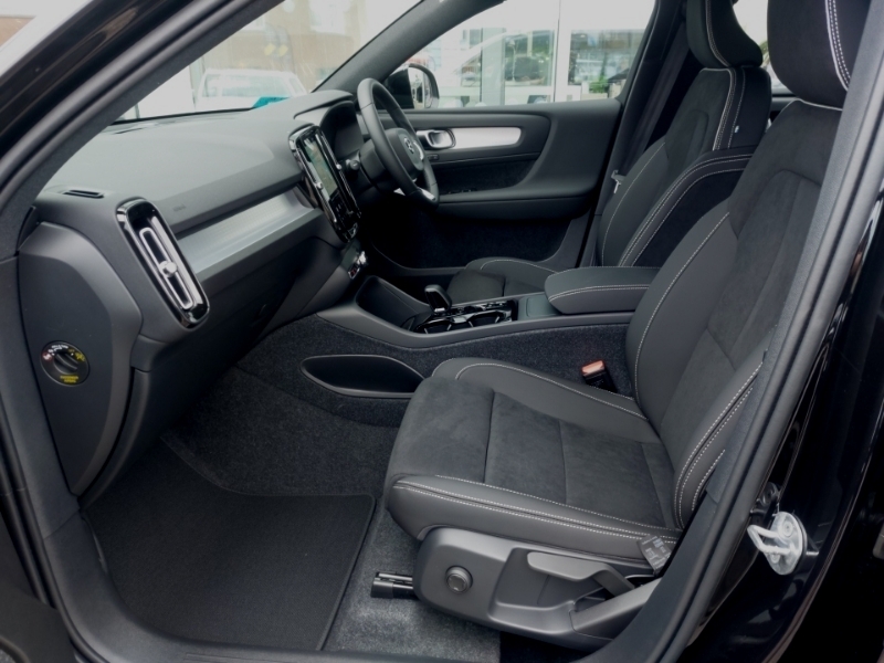 Volvo XC40 2.0 B3p Plus Dark Black #5